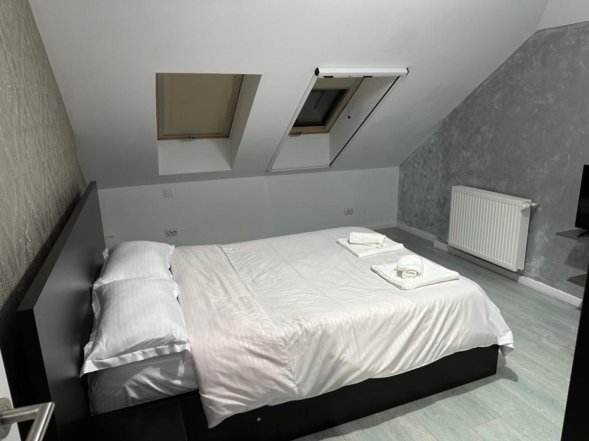 Toscana Apartments Отопени Экстерьер фото